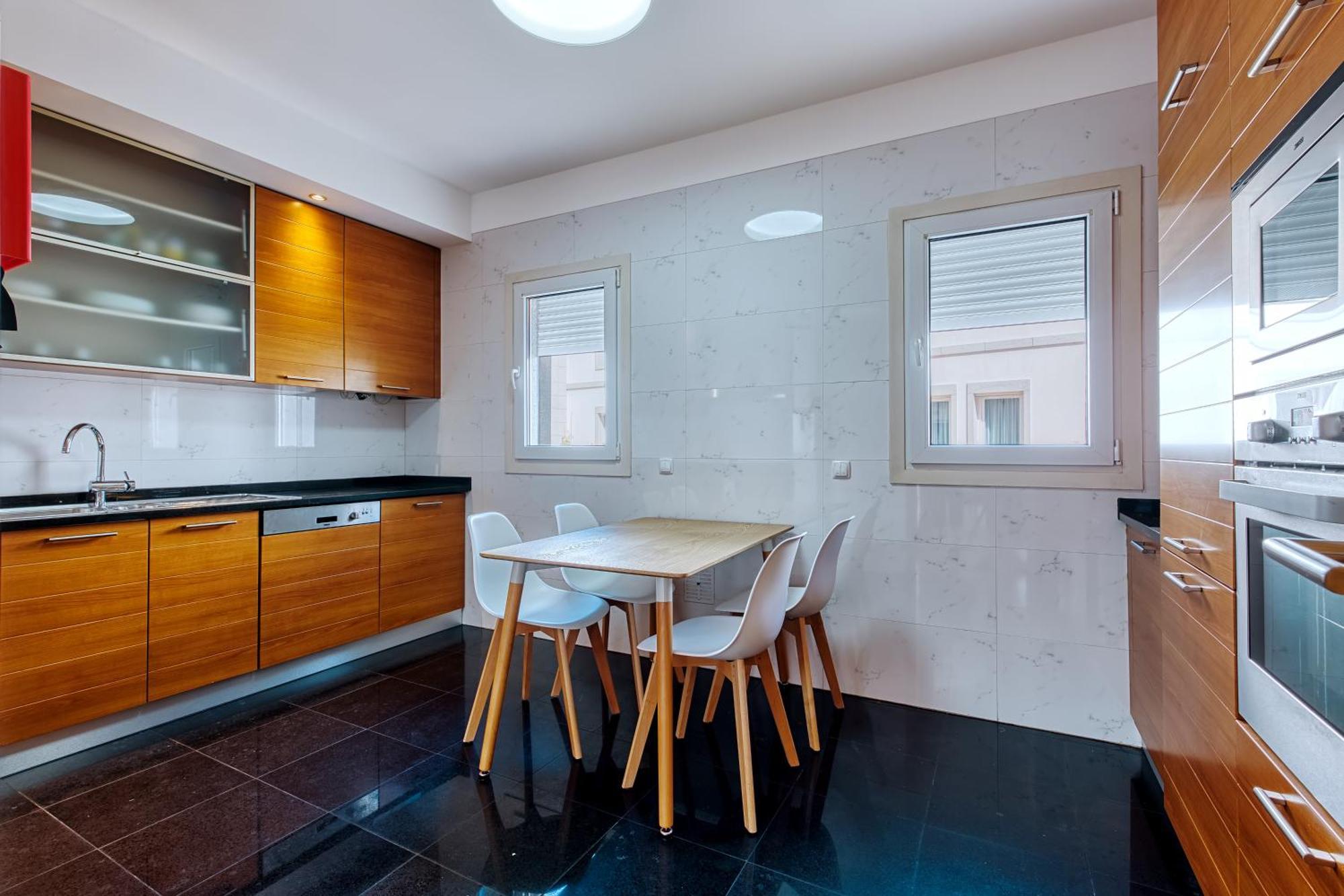 Stunning House With Terrace Apartment *